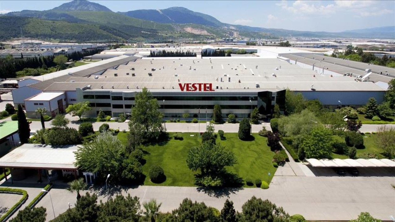 Zorlu CEO’su iddiaları doğruladı: Vestel 2 bin kişiyi işten çıkarıyor