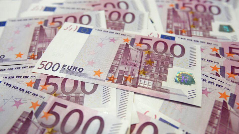 Hazine’nin euro tahviline talep üç katı aştı