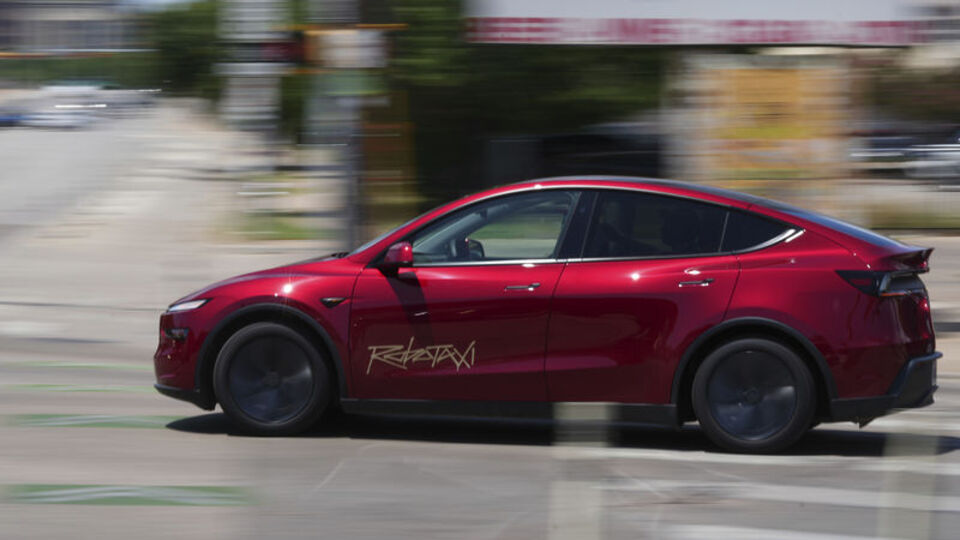 Tesla’dan ilk robotaksi teknolojisi Model Y ile geldi
