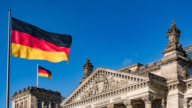 ZEW Verileri: Alman Ekonomisinde Belirsizliklerle Aşama Kaydı ve Orta Vadede Toparlanma Beklentisi