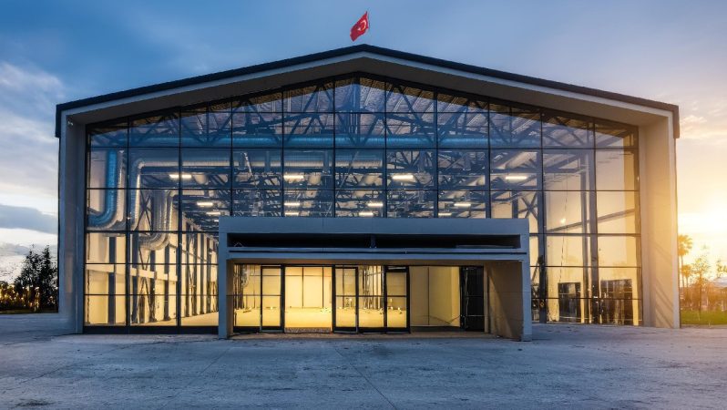 Vekon’un Türkiye’de 75 Günde Yükselen Çelik Etkinlik Alanı: Hibrit Sistemle Hızlı Montaj ve Ekobord Dokular