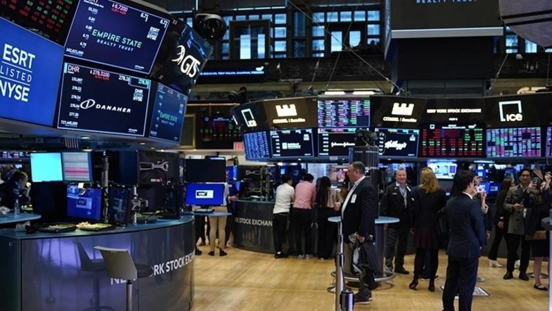 ABD Büyüme Verisi Piyasaları Tetikledi: Dow Jones ve Nasdaq OP, Fed Beklentileriyle Şekilleniyor