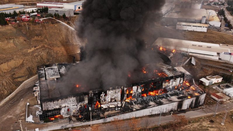 Bahadır Kimya Fabrikasında Yangın Sonrası Hisse İşlemleri ve Yetkililerin Açıklamaları