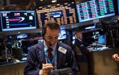 Piyasalar 2024’ü Kayda Değer Bir Rekorla Kapatmaya Hazırlanıyor: Endeksler Yatay Seviye ve Fed Söylemleri