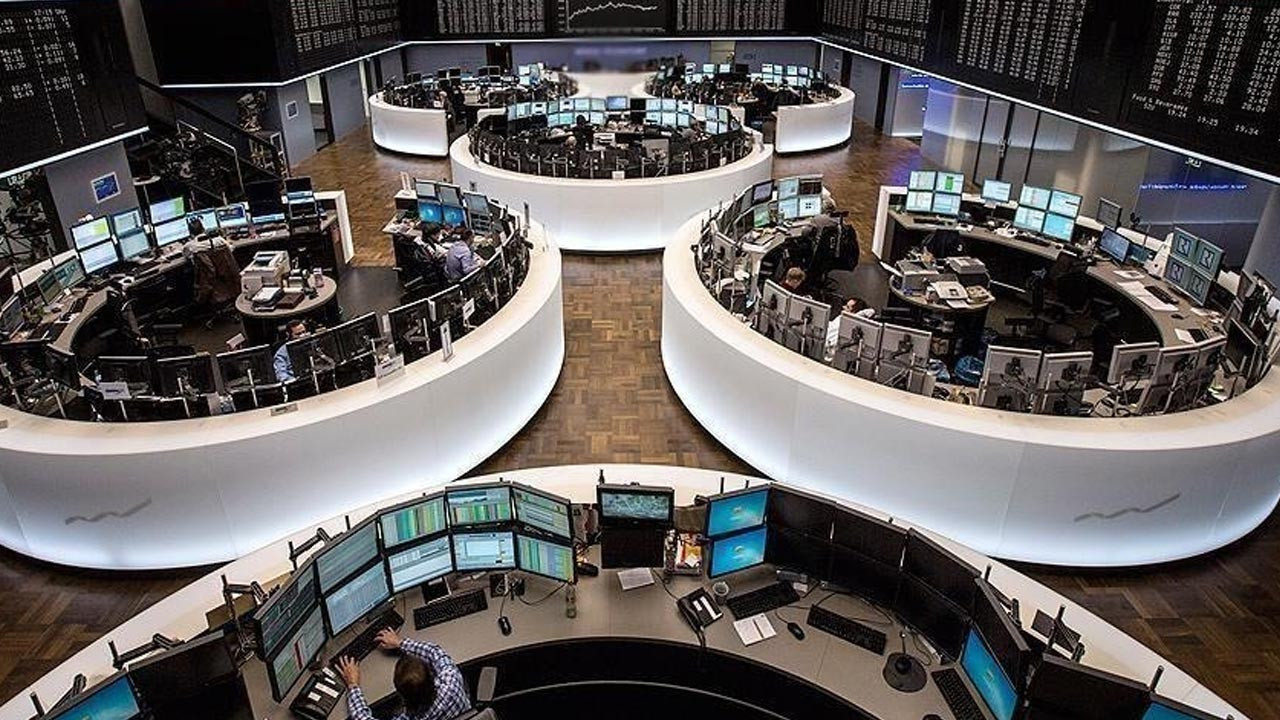 Avrupa Borsalarında Gün Sonu: SAP Sert Düşüşle Dikkat Çekti, DAX ve Diğer Endeksler Hareketli