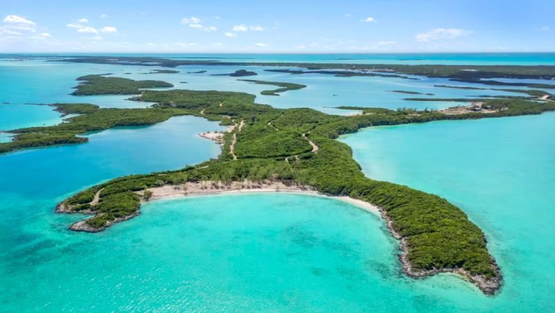Crab Cay: Exuma Takımadaları’ndaki 250 Dönümlük Özel Ada ve 125 Milyon Dolarlık Yatırım Hikayesi