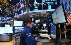 Piyasalarda Hafif Yukarı Yön: Teknoloji ve Finans Sektörü Sousaşıyla Dönüp Dolaşıyor