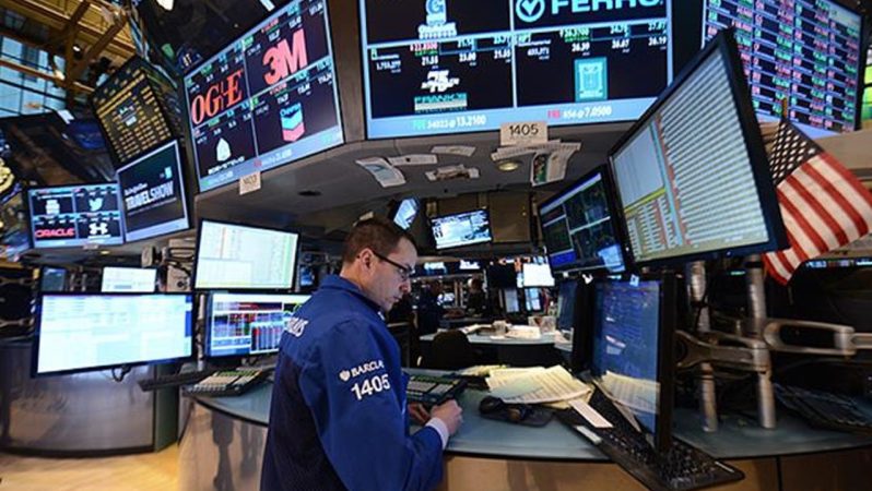 Piyasalarda Hafif Yukarı Yön: Teknoloji ve Finans Sektörü Sousaşıyla Dönüp Dolaşıyor