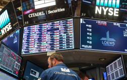 ABD Hisse Senetleri Pozitif Seviye: Teknoloji ve Finans Kollarında Denge Faktörü