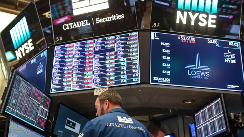 ABD Hisse Senetleri Pozitif Seviye: Teknoloji ve Finans Kollarında Denge Faktörü