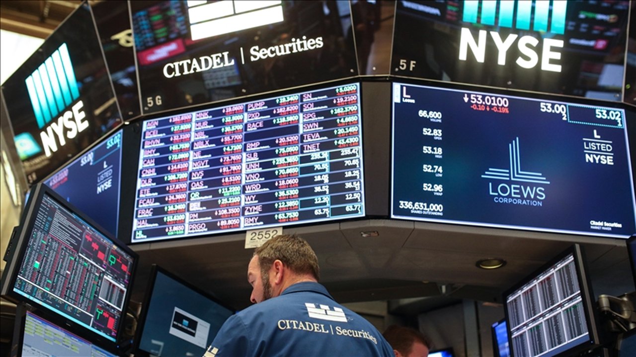 ABD Hisse Senetleri Pozitif Seviye: Teknoloji ve Finans Kollarında Denge Faktörü