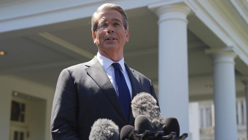 Hazine’nin Petrol Piyasası Müdahaleleri: Spekülasyonlar ve Piyasa Volatilitesi Üzerindeki Etkileri