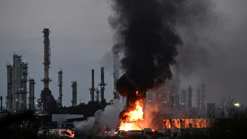 Hürmüz Boğazı Krizi: Körfez Enerji Akışında Şok Dalgaları ve Küresel Etkileri