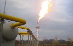 QatarEnergy Tesisleri Üzerindeki Saldırılar Sonrası LNG Üretiminin Geçici Durdurulması ve İHA Taşınan Tehditler