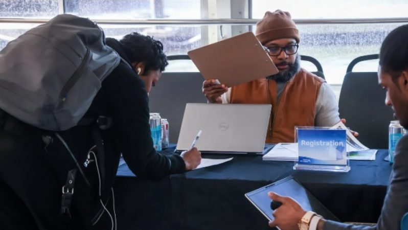 ABD İşgücü Verileri: İlk İşsizlik Başvuruları Düşüşte, İşten Çıkarmalar Dikkat Çekiyor