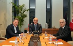 Almanya ve İngiltere İçin Yeni Sezona Yönelik Stratejik Görüşmeler ve Pazar Beklentileri