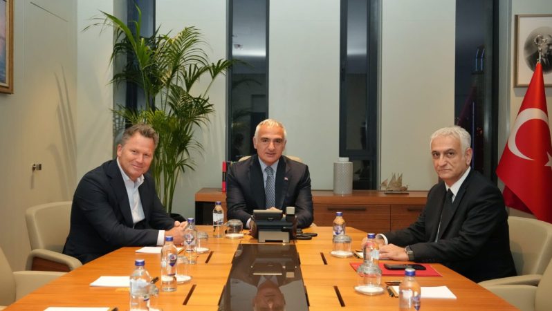 Almanya ve İngiltere İçin Yeni Sezona Yönelik Stratejik Görüşmeler ve Pazar Beklentileri