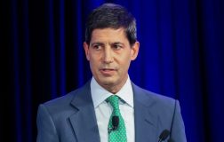 Demokratlardan Warsh Adaylığı Hakkında Soruşturmalara Farklı Yaklaşım: Oturum ve Durdurma Çağrısı