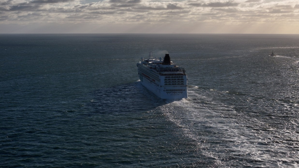 Dubai’den Hürmüz Boğazı’na Uzanan Yolculuk: Celestyal Discovery’nin İlk Yolcu Gemisi Geçişi