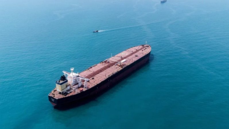 Hürmüz Boğazı’nda İskeleler Hedef Alındı: İran Yetkilileri Saldırıları Doğruladı