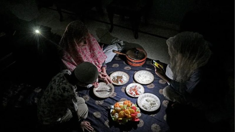 Pakistan’ın Enerji Krizi: LNG Tedarikindeki Kesinti ve Etkileri