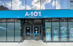 Sabancı Holding ve Carrefour, CarrefourSA Pay Devirini Yeni Mağazacılık’a Devrediyor: Stratejik Büyüme Odaklı Anlaşmanın Detayları