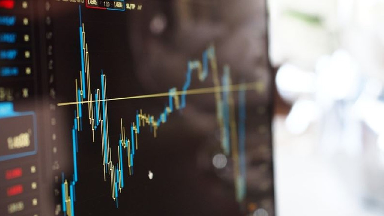 Stoxx Europe 600 ve Avrupa Piyasalarında Haftanın İlk İşlem Günü: Endeksler ve Dolar-Euro Hareketleri