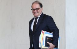 Emmanuel Moulin Ataması İçin Parlamento Çekişmesi: Oy Çokluğu Sonuçları ve Kriz Yönetimi Deneyimi