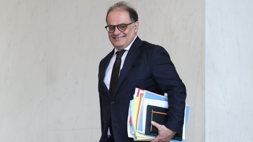 Emmanuel Moulin Ataması İçin Parlamento Çekişmesi: Oy Çokluğu Sonuçları ve Kriz Yönetimi Deneyimi