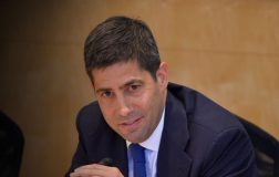 Fed Başkanı Warsh Görevine Resmen Başlıyor: Beyaz Saray Töreni ve Politik Tartışmalar