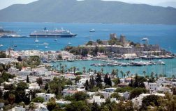Kurban Bayramı Tatili Turizmde Rekor Doluluk ve Fiyat Artışlarıyla Sürüyor