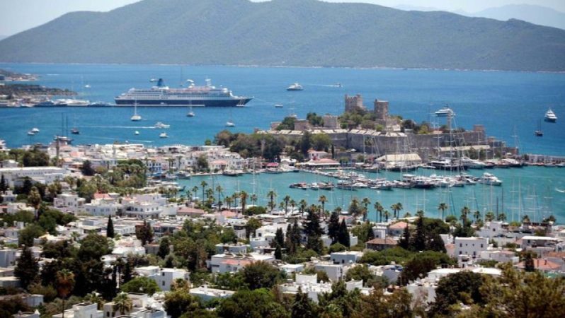 Kurban Bayramı Tatili Turizmde Rekor Doluluk ve Fiyat Artışlarıyla Sürüyor