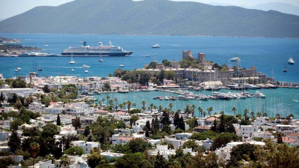 Kurban Bayramı Tatili Turizmde Rekor Doluluk ve Fiyat Artışlarıyla Sürüyor