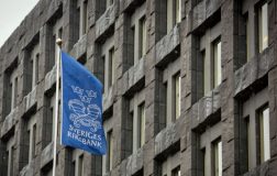 Riksbank Faiz Oranını Sabit Tutarken Enflasyon Riski ve Ekonomik Aktiviteye Dair Değerlendirme