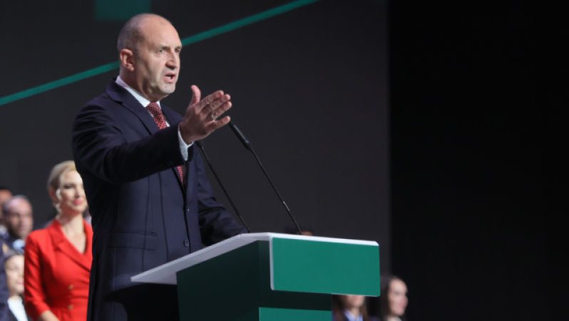 Rumen Radev Liderliğindeki Koalisyon Umudu: Bulgaristan’da 2021 Sonrası Sekizinci Genel Seçimde İlk Belirsiz Çizgiler