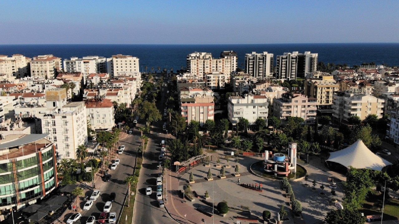 Antalya Konut Sitesinde Aidat Krizi: Mahkemeye Taşınan Tartışmalı Artış ve Ek Ödeme Talepleri