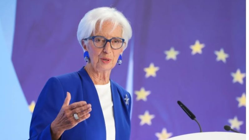 ECB Yetkilileri: Enflasyonda Riskler Devam Ederken Faiz Artışları Sınırlı Kalabilir