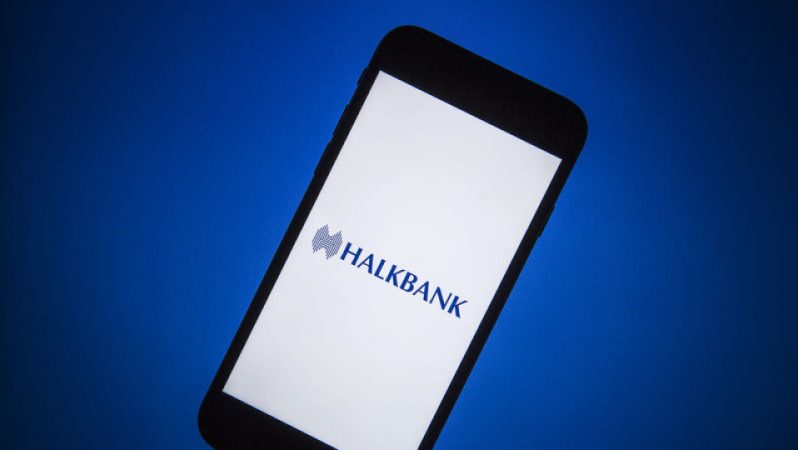 Halkbank ve ABD Üçgeninde Kovuşturmanın Ertelenmesi: Uyum Raporu ve Düşürülen Ceza Davası