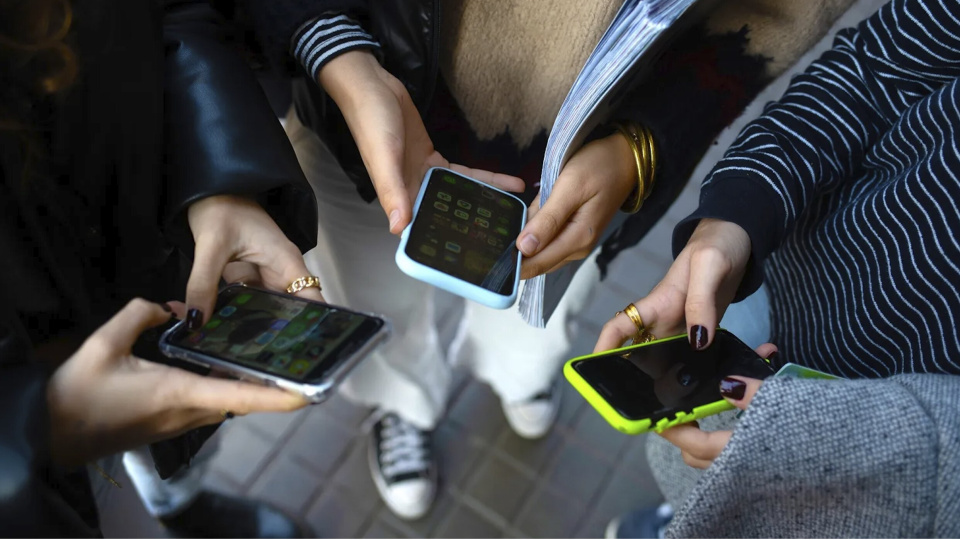 Polonya’da İlköğretimde Cep Telefonu Kullanımını Kısıtlayan Yeni Tasarı