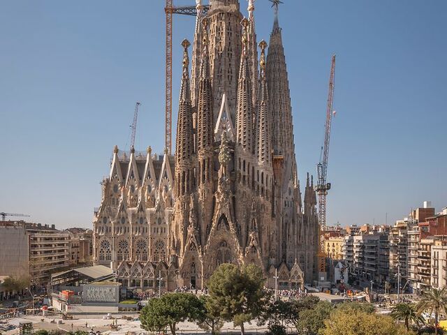 Sagrada Familia'da Yapısal Dönüm Noktası: LOCTITE EA 9497 ile Taş ve Çelik Birlikteliği